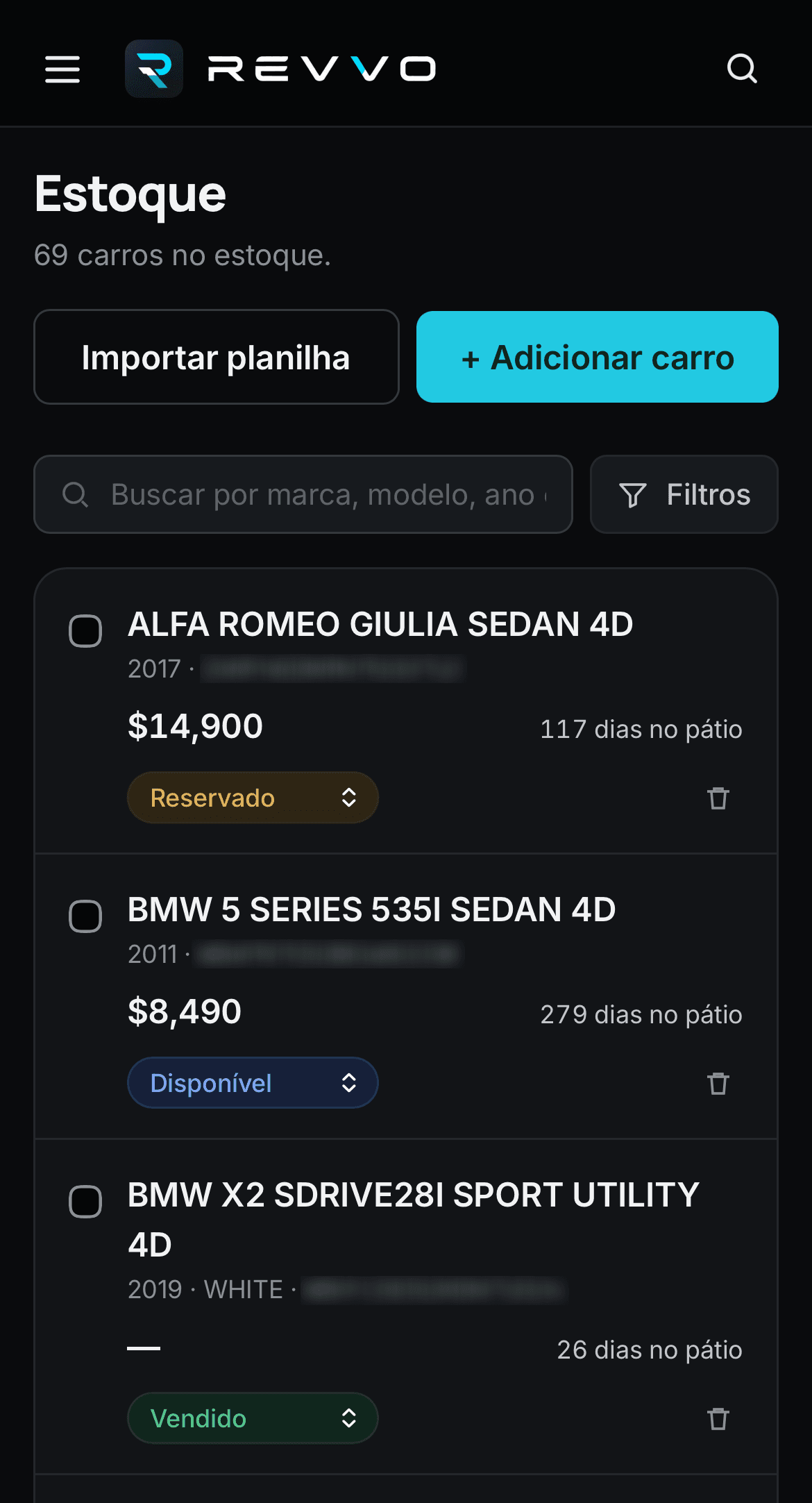 Lista de estoque do Revvo com preço, rodagem, situação e dias no pátio de cada carro